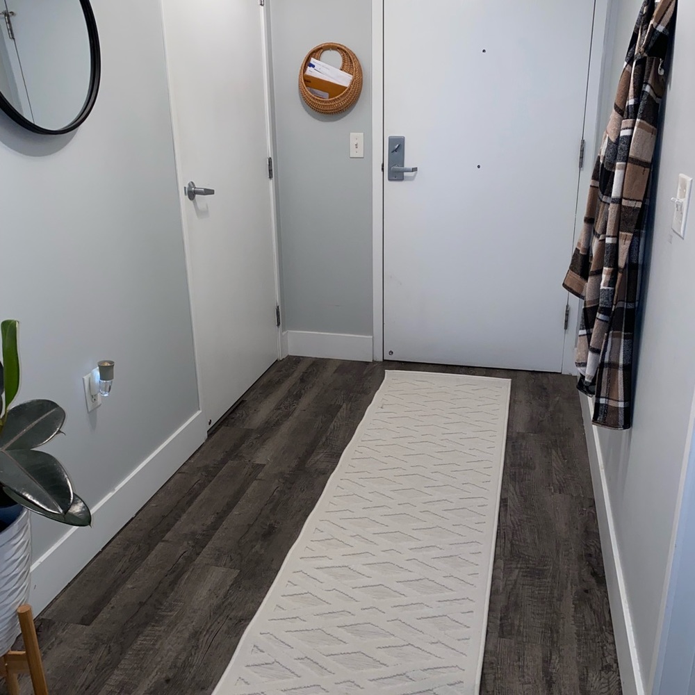 white/cream triangle design indoor/outdoor runner rug